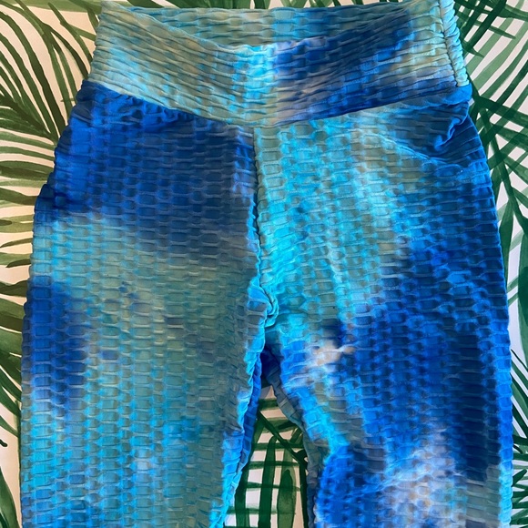 Never worn tie dye booty leggings - Picture 5 of 5